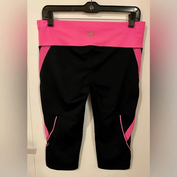 💰5/$25 Fila Black & Hot Pink Crop Leggings Size 8 - Picture 2 of 2